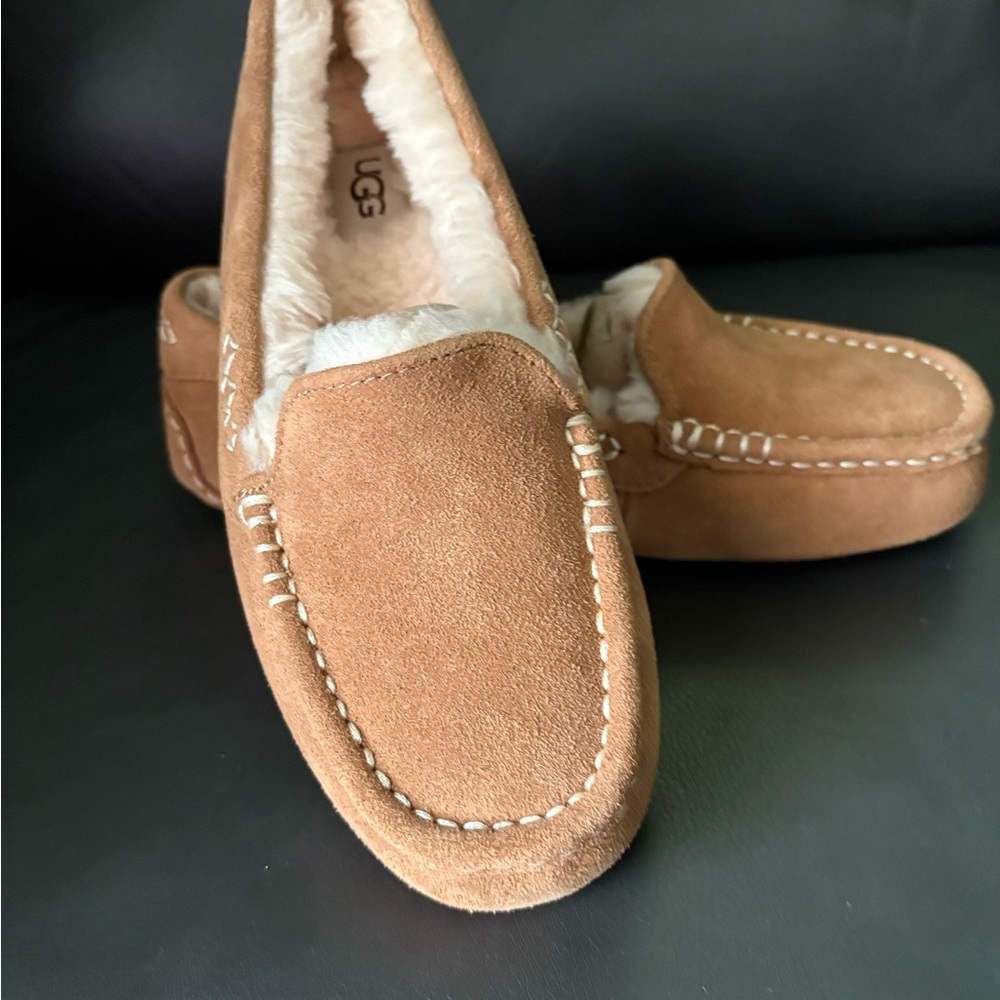 NWT UGG Cream and Tan Fuzzy Slippers